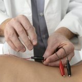 Alliant médecine classique et thérapies complémentaires, le centre de médecine intégrative "EquYlibre" a pour ambition de traiter le patient dans sa globalité (image d'illustration). KEYSTONE/LAURENT GILLIERON